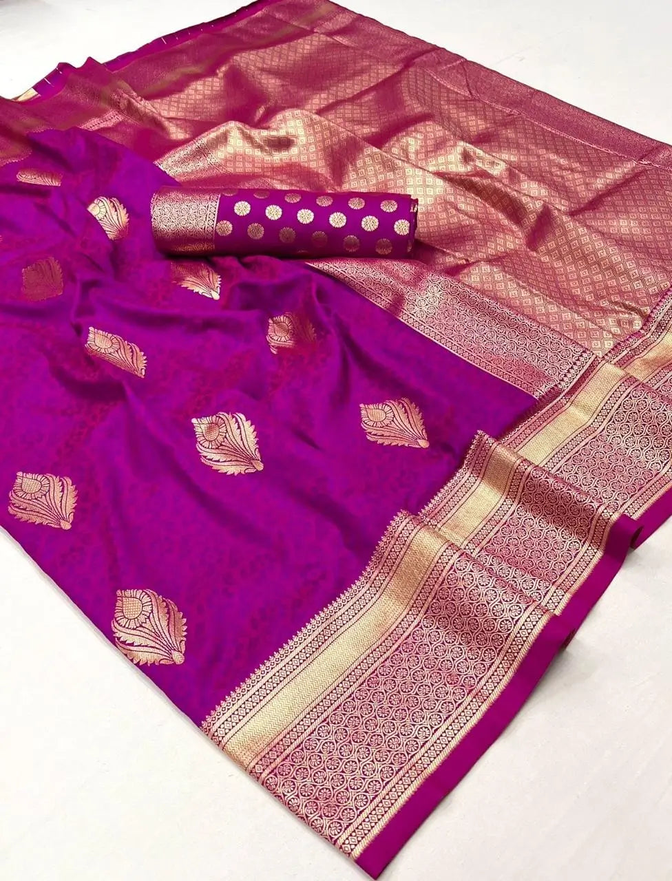 Pink Handloom Weaving Silk Saree With Handwoven Art