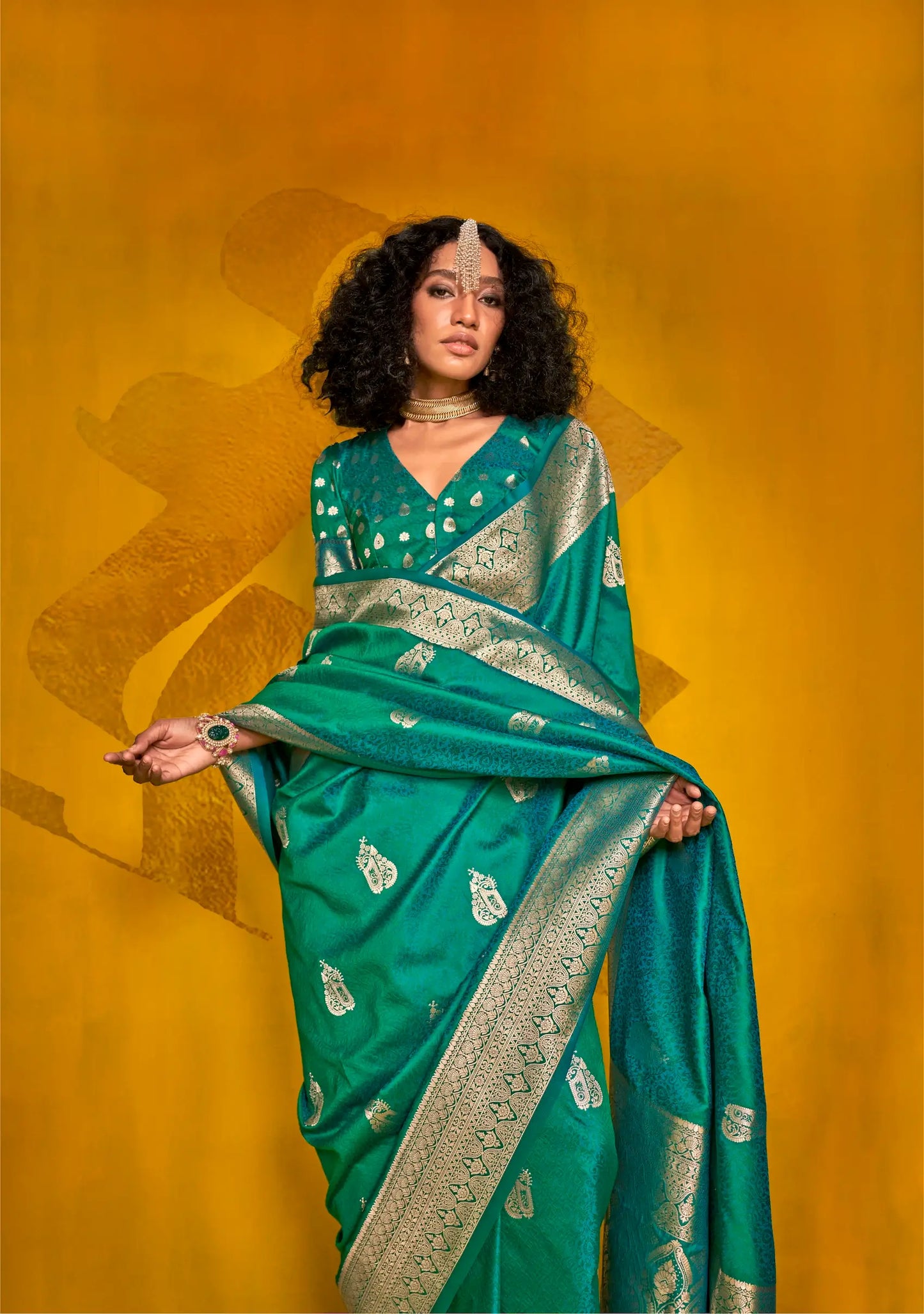 Green Two Tone Handloom Silk Saree With Zari Weaving Work